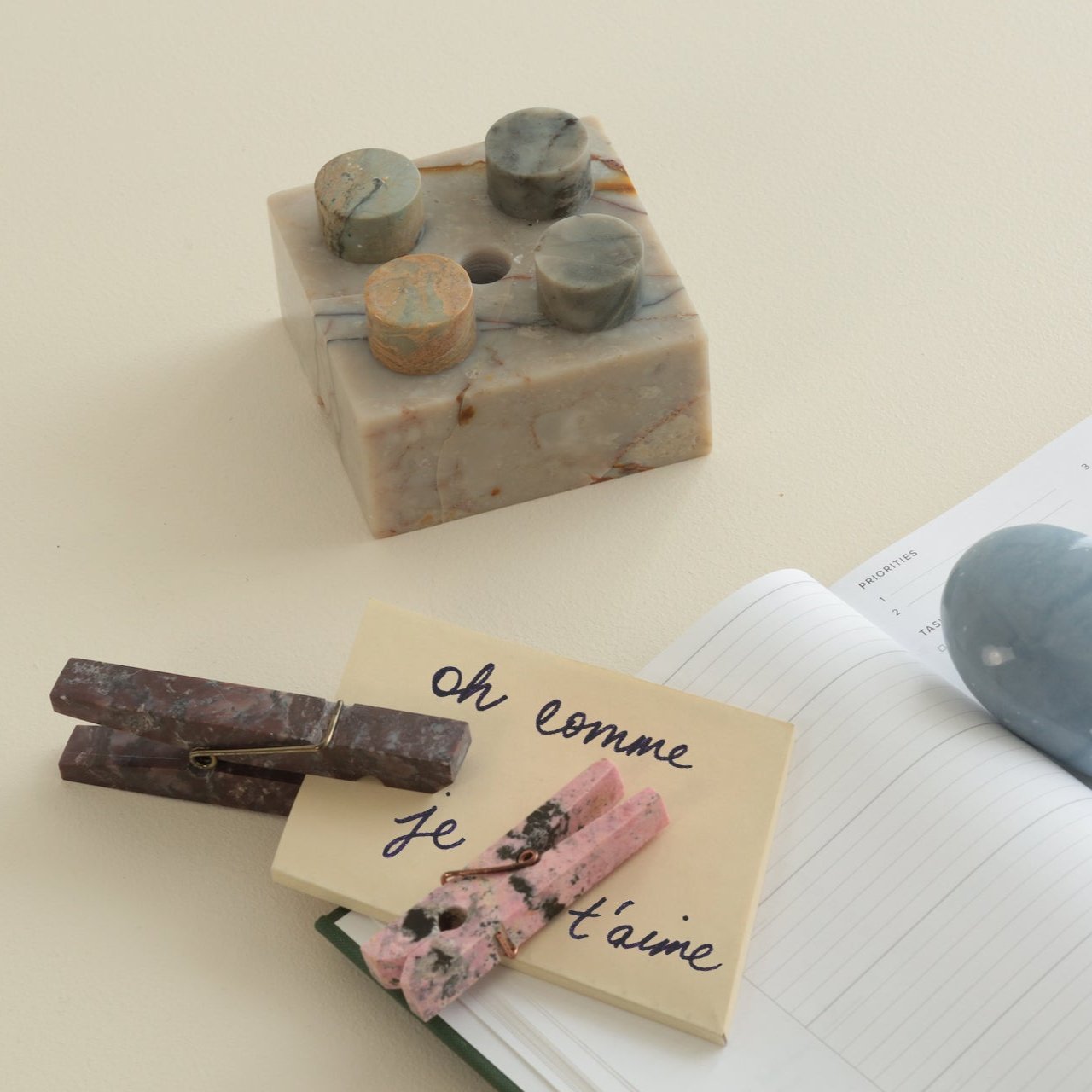 Organic stone clips